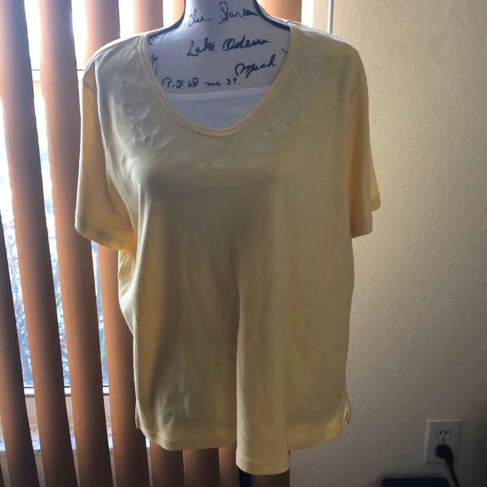 NWOT Yellow short sleeve blouse with embroidery